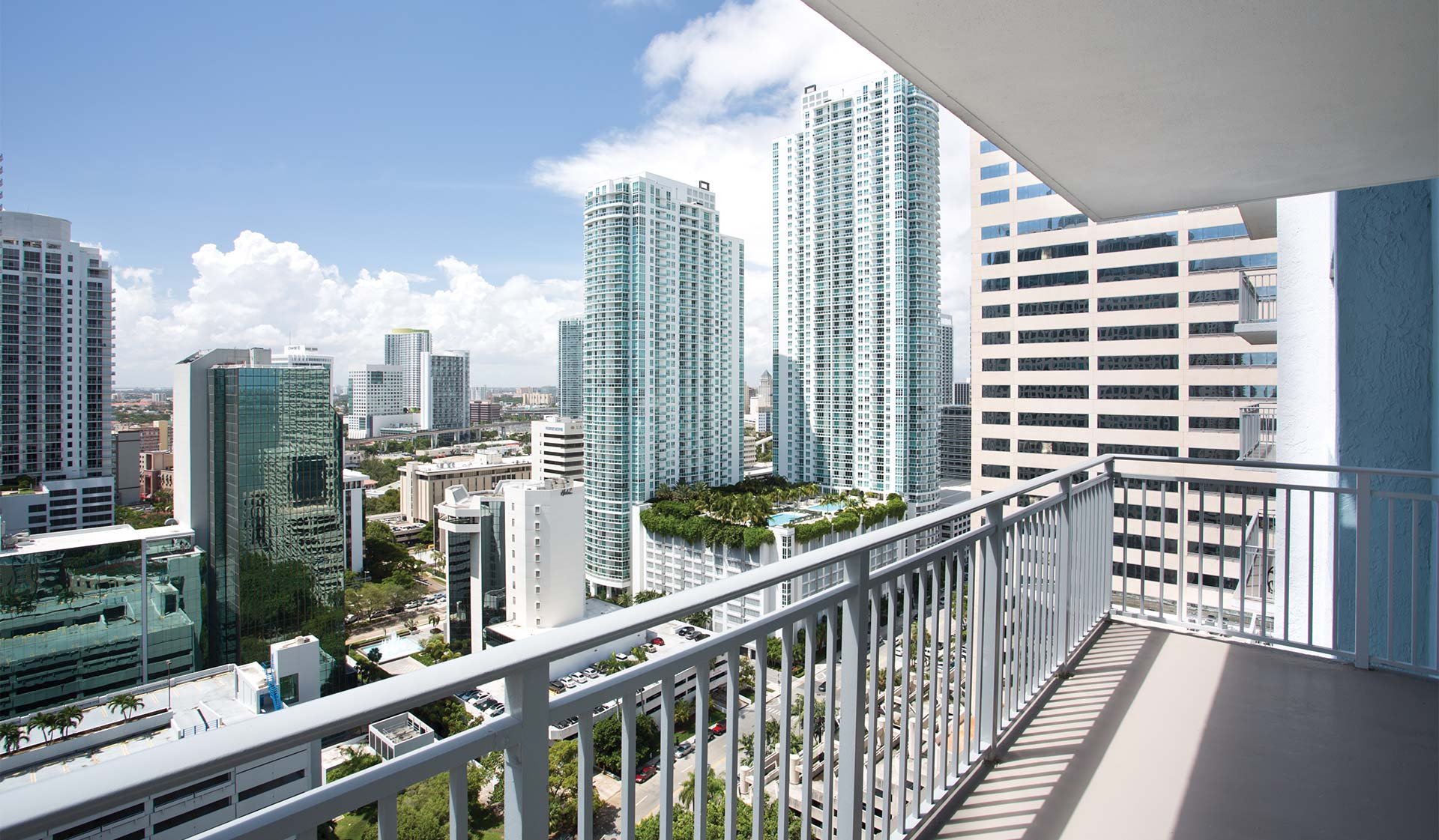 the yacht club apartments miami